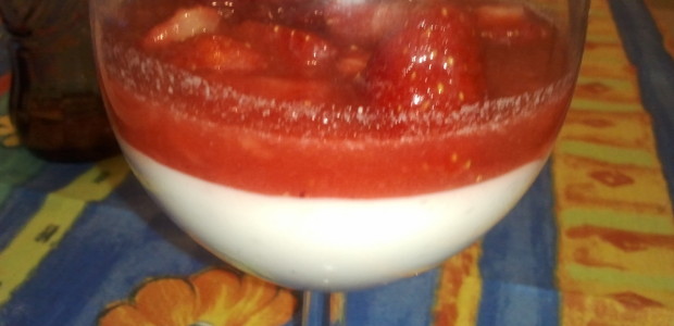 Panna cotta con fragole