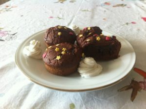 muffin vegani al cacao fondente, con cuore di lampone
