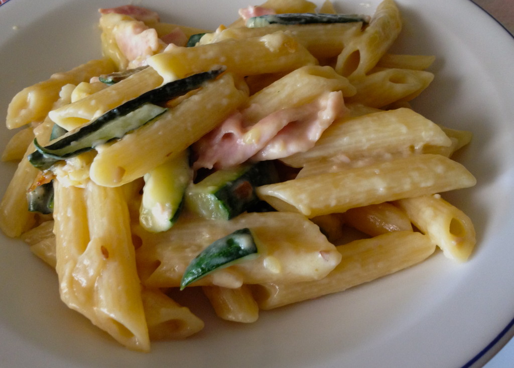 Penne al prosciutto e zucchine