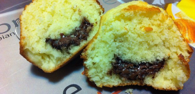 Muffin al cocco con ripieno di cioccolato