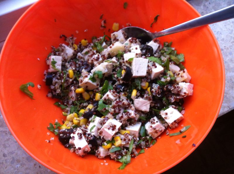 Insalata estiva tofu e quinoa